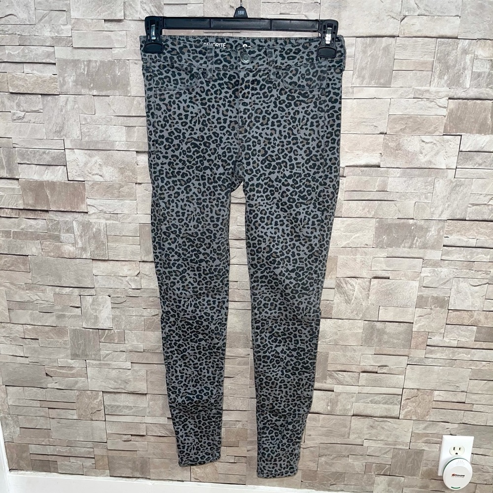 Gray cheetah-print jeggings